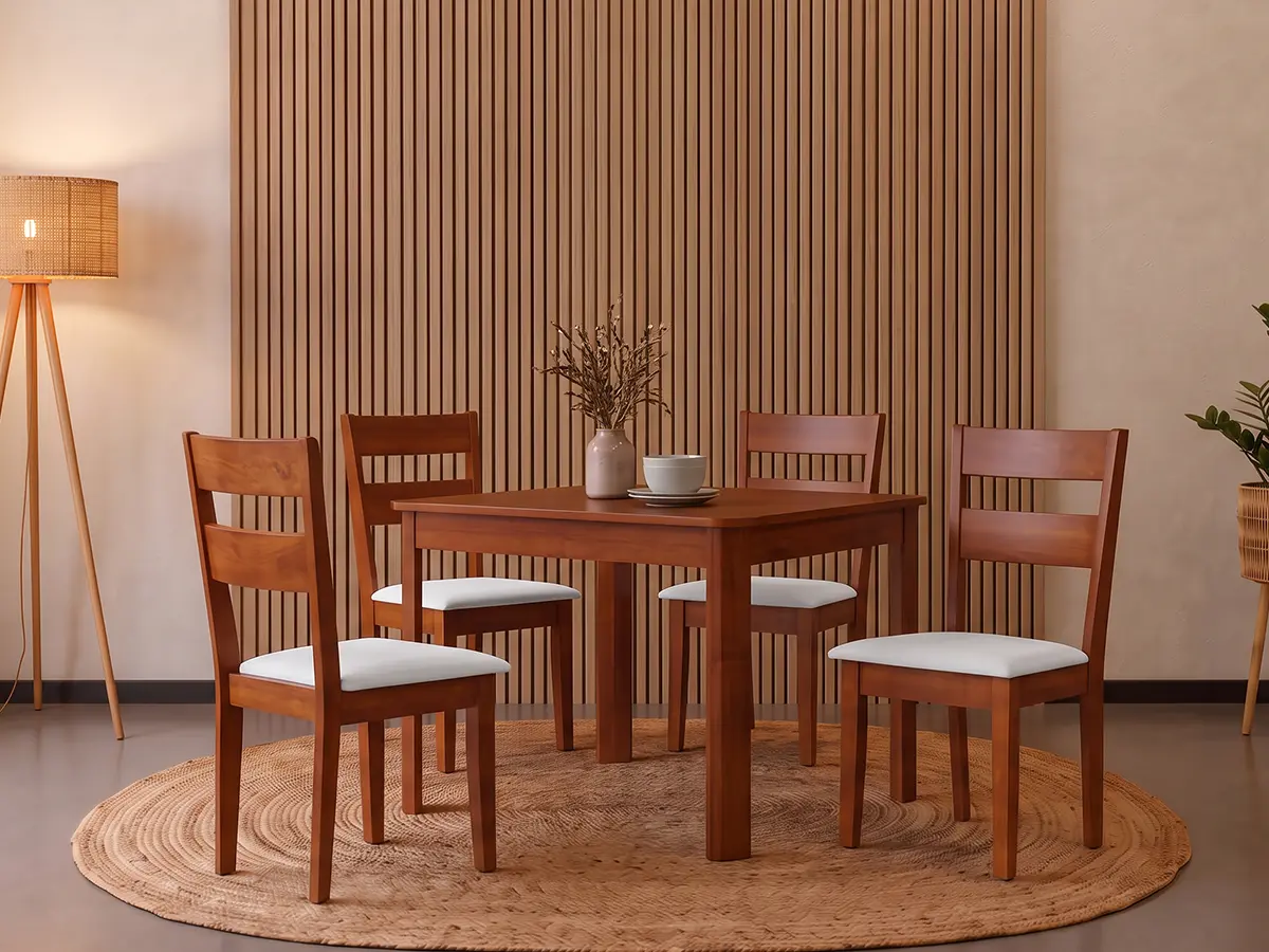 Comedor cuadrado Christian Baum con mesa y cuatro sillas de madera